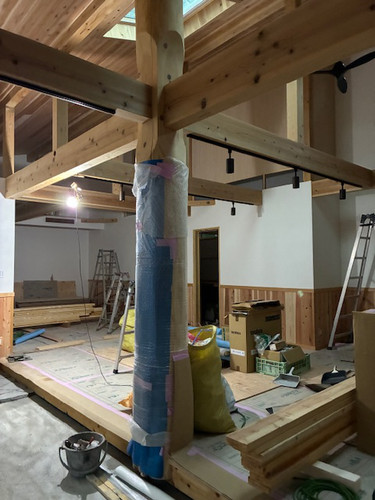 室内壁クロス張り中